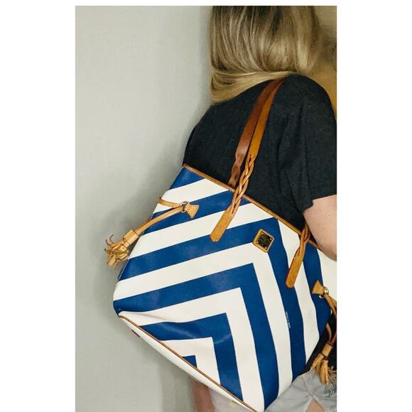 DOONEY & BOURKE Navy White Chevron Zigzag Fringe Accent Satchel Bailey Tote Bag - Picture 3 of 11